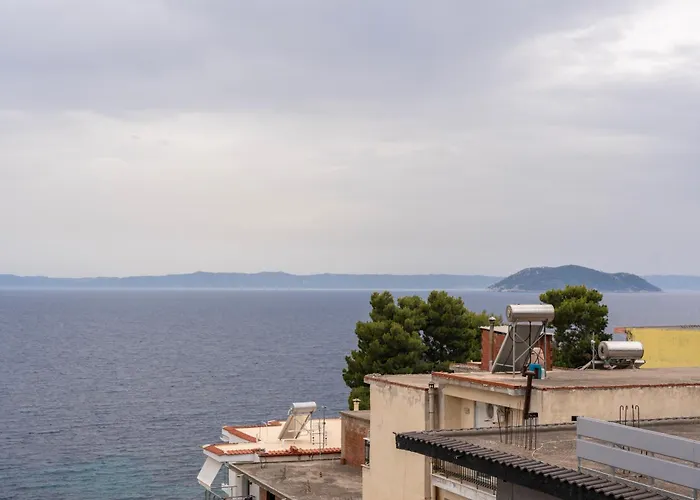 Central Apartment With Sea View In Neos Marmaras