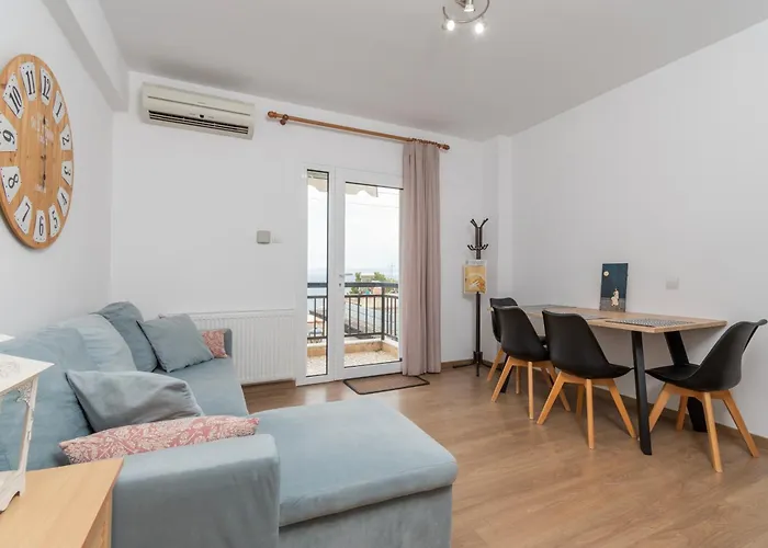 Central Apartment With Sea View In Neos Marmaras